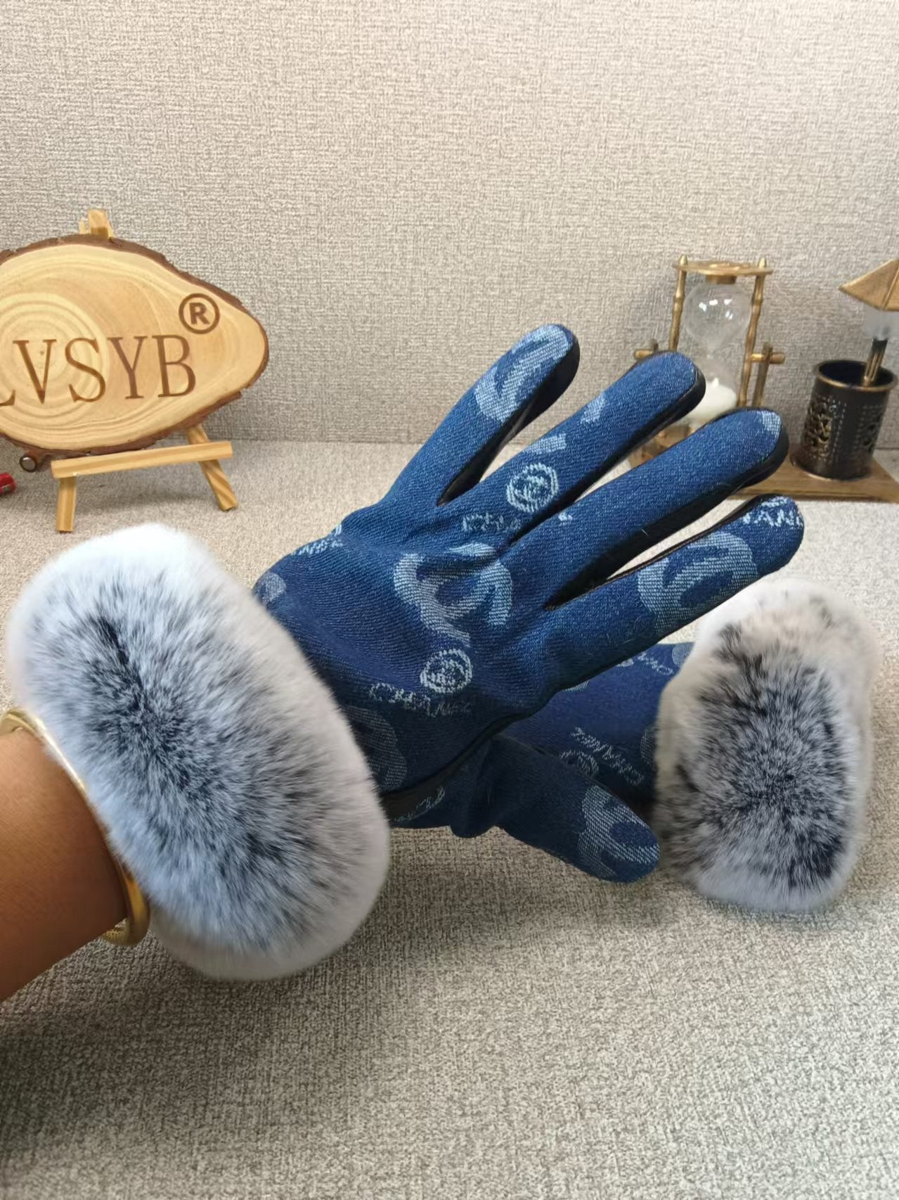 CHANEL HAND GLOVES