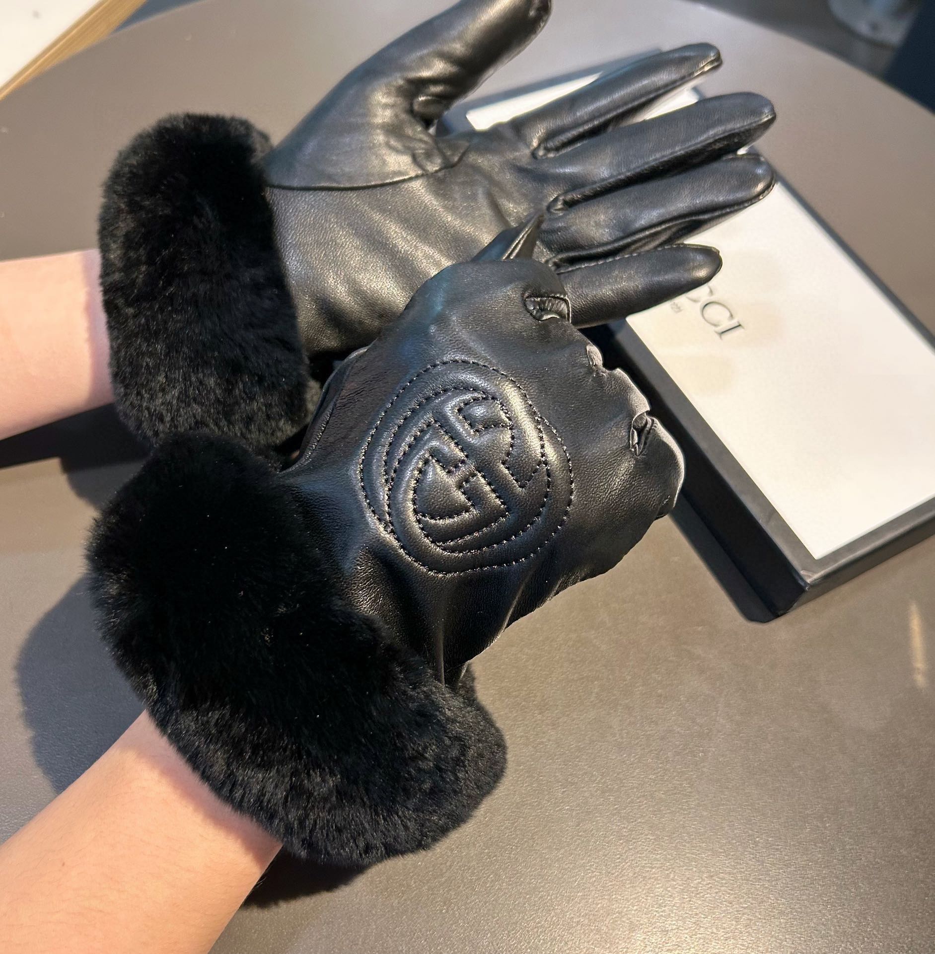 GG HAND GLOVES