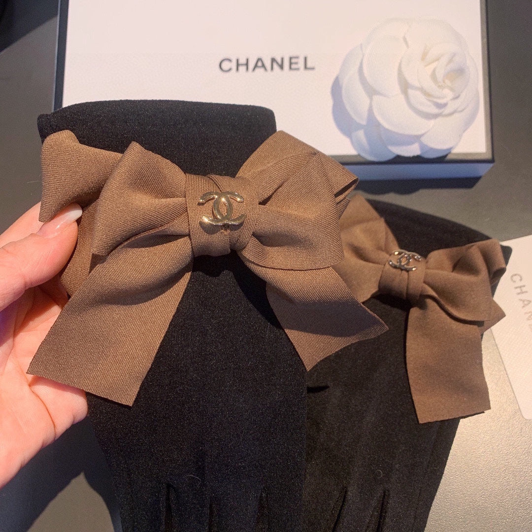 CHANEL HAND GLOVES