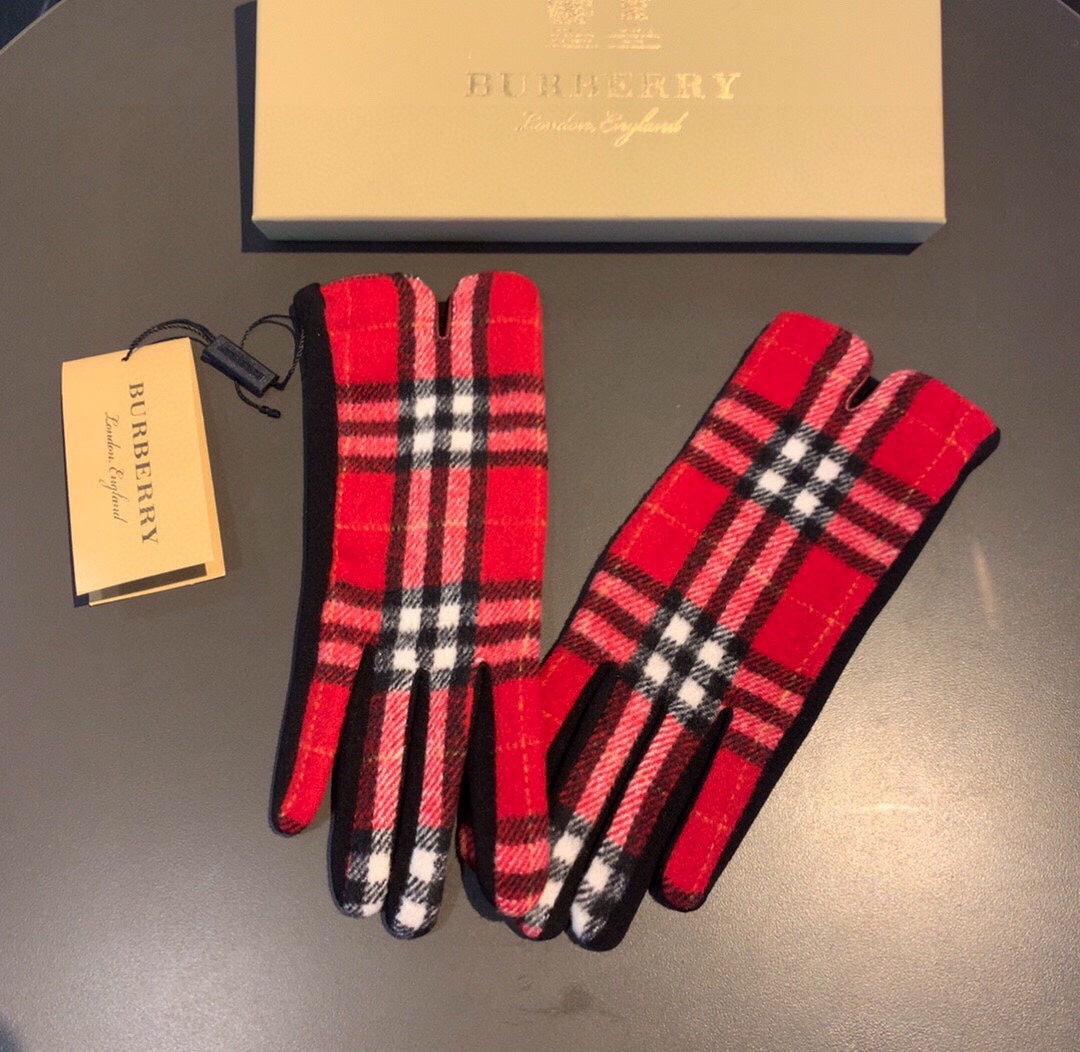 BURBERRY HAND GLOVES