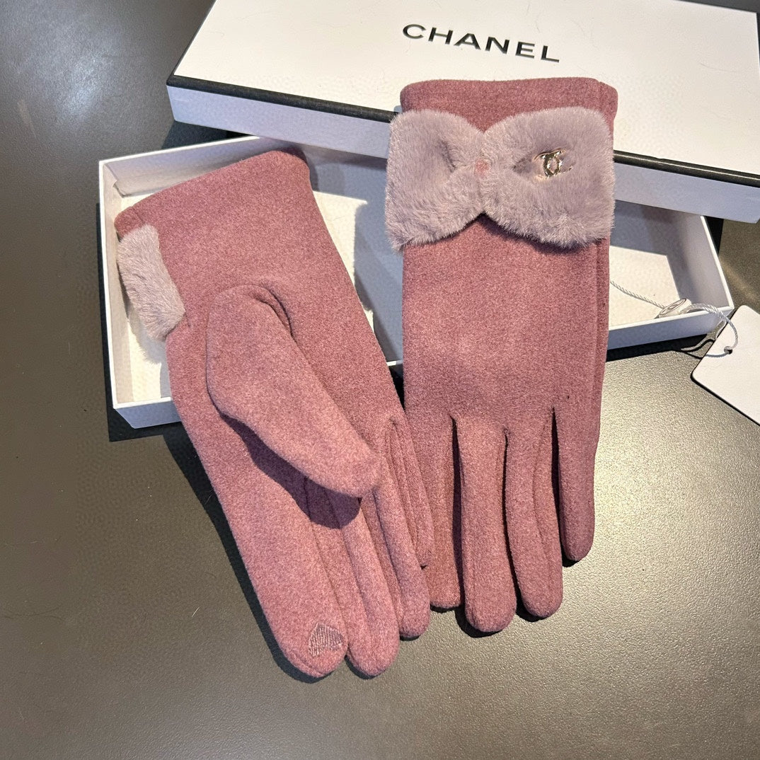 CHANEL HAND GLOVES