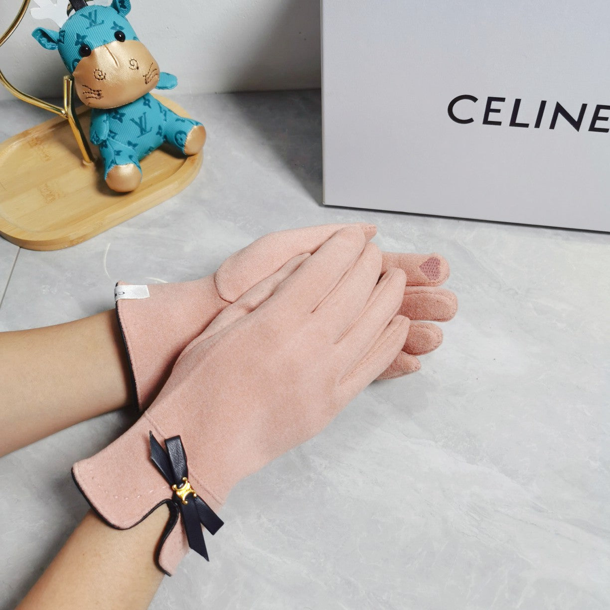 CHANEL HAND GLOVES