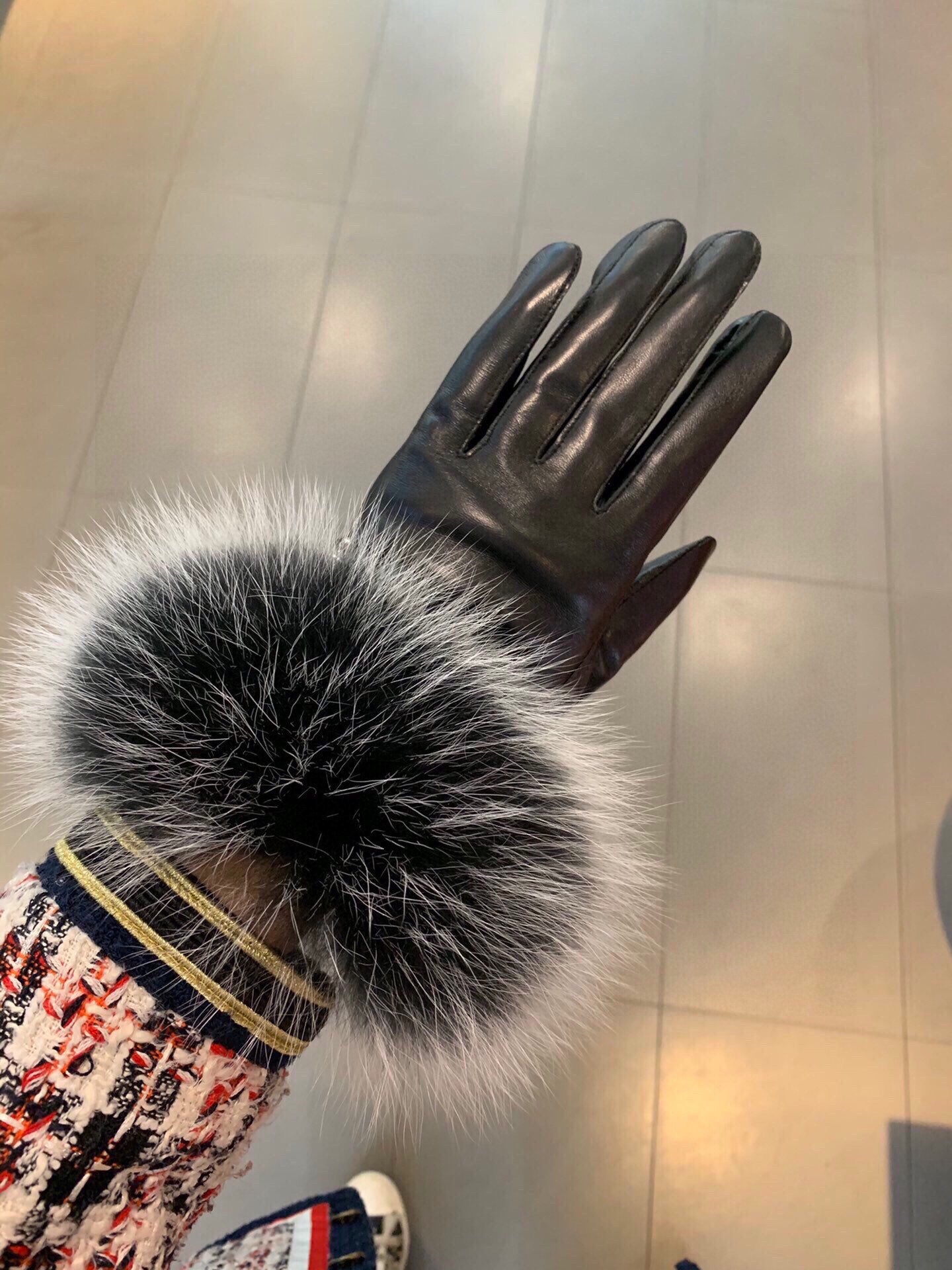 CHANEL HAND GLOVES
