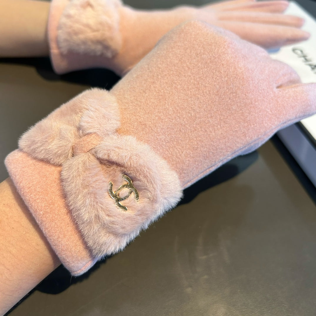 CHANEL HAND GLOVES