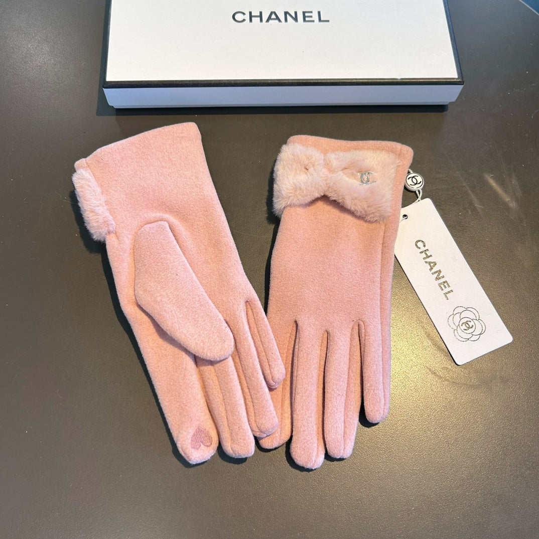 CHANEL HAND GLOVES