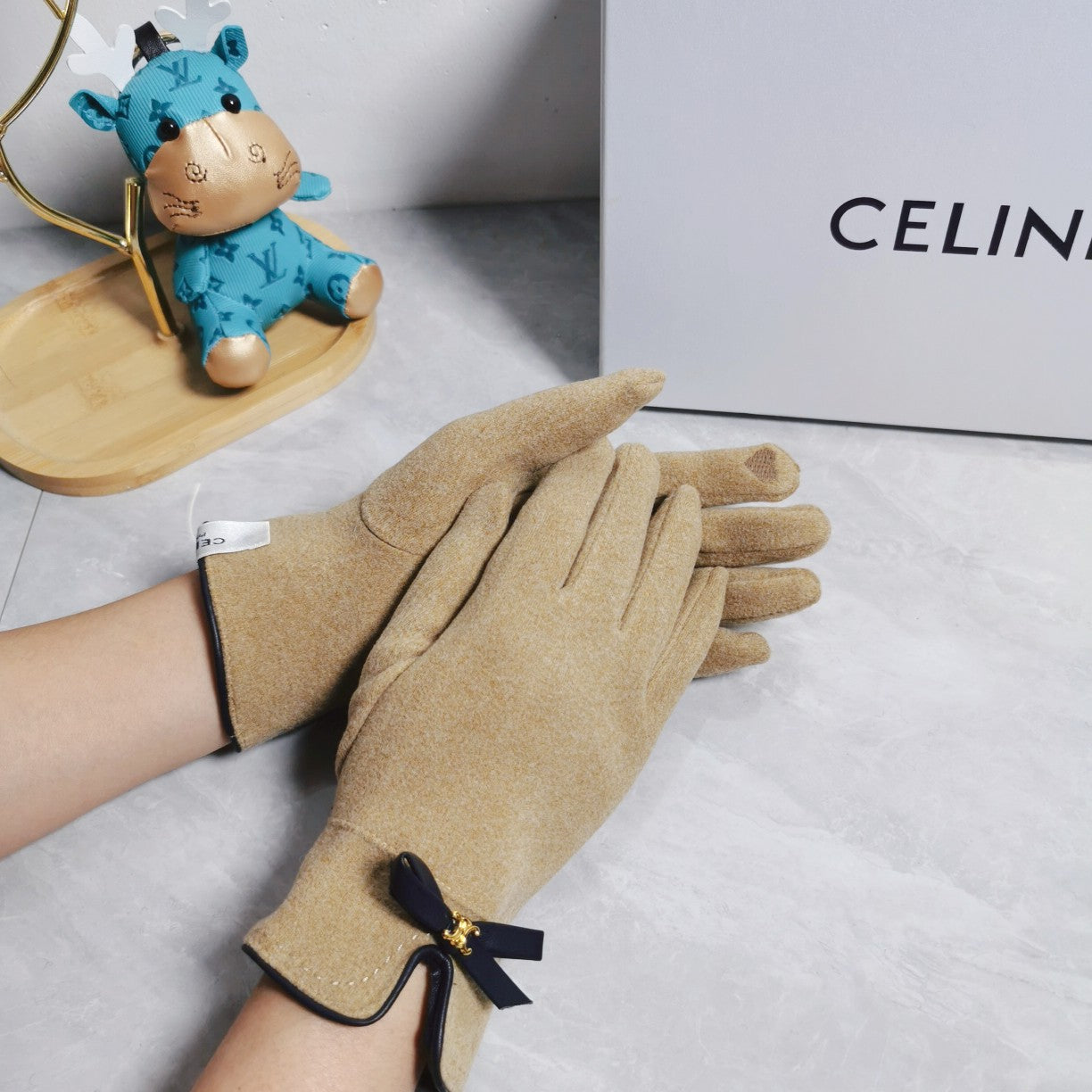 CHANEL HAND GLOVES