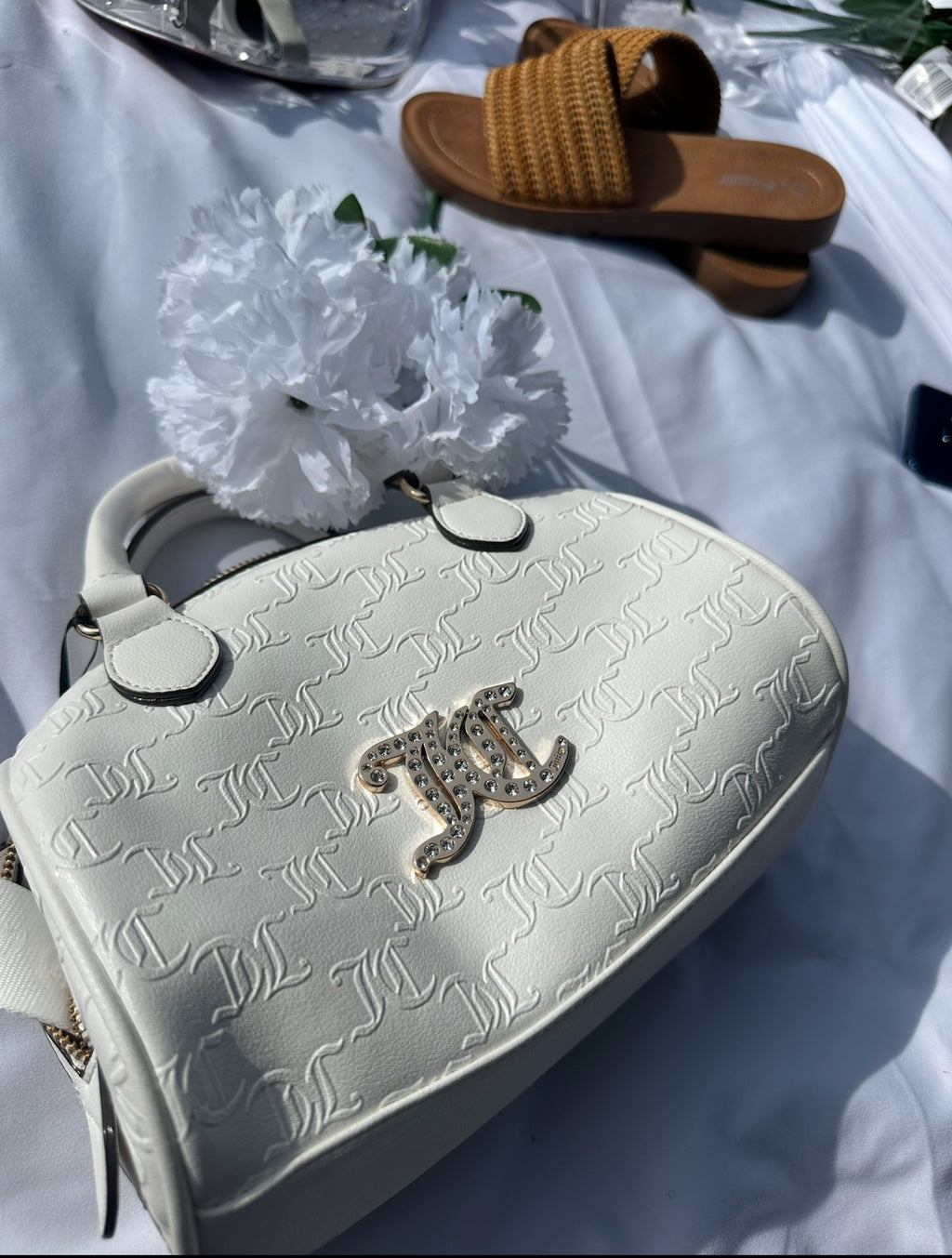 JUICY COUTURE WHITE  SEMI CHARMED SATCHEL CROSSBODY BAG