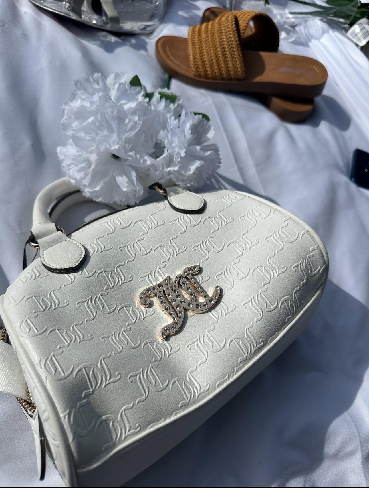 JUICY COUTURE WHITE  SEMI CHARMED SATCHEL CROSSBODY BAG