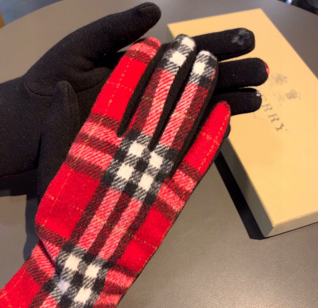 BURBERRY HAND GLOVES