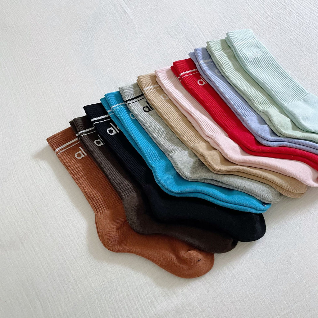 ALO LONG ANKLE SOCKS
