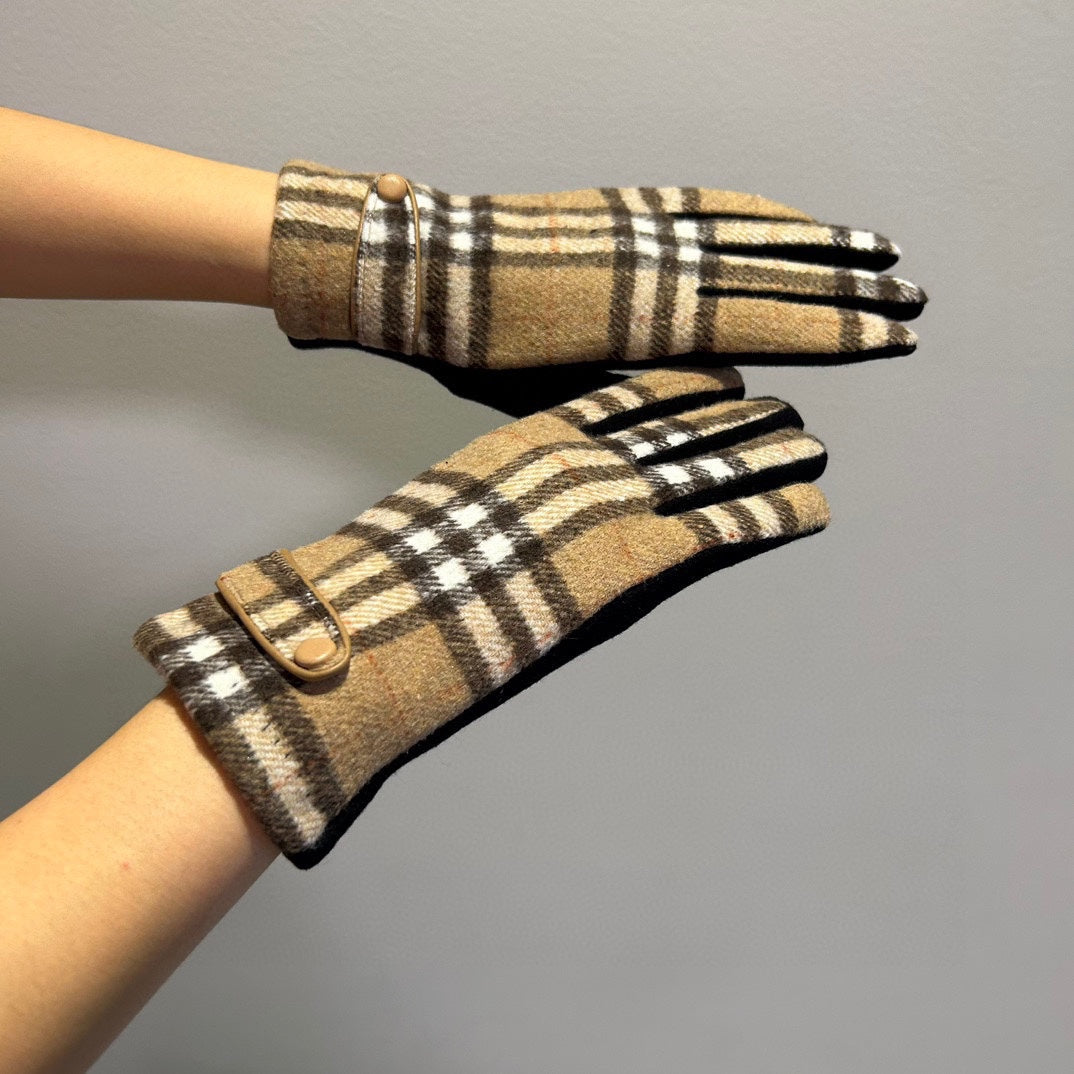 BURBERRY HAND GLOVES