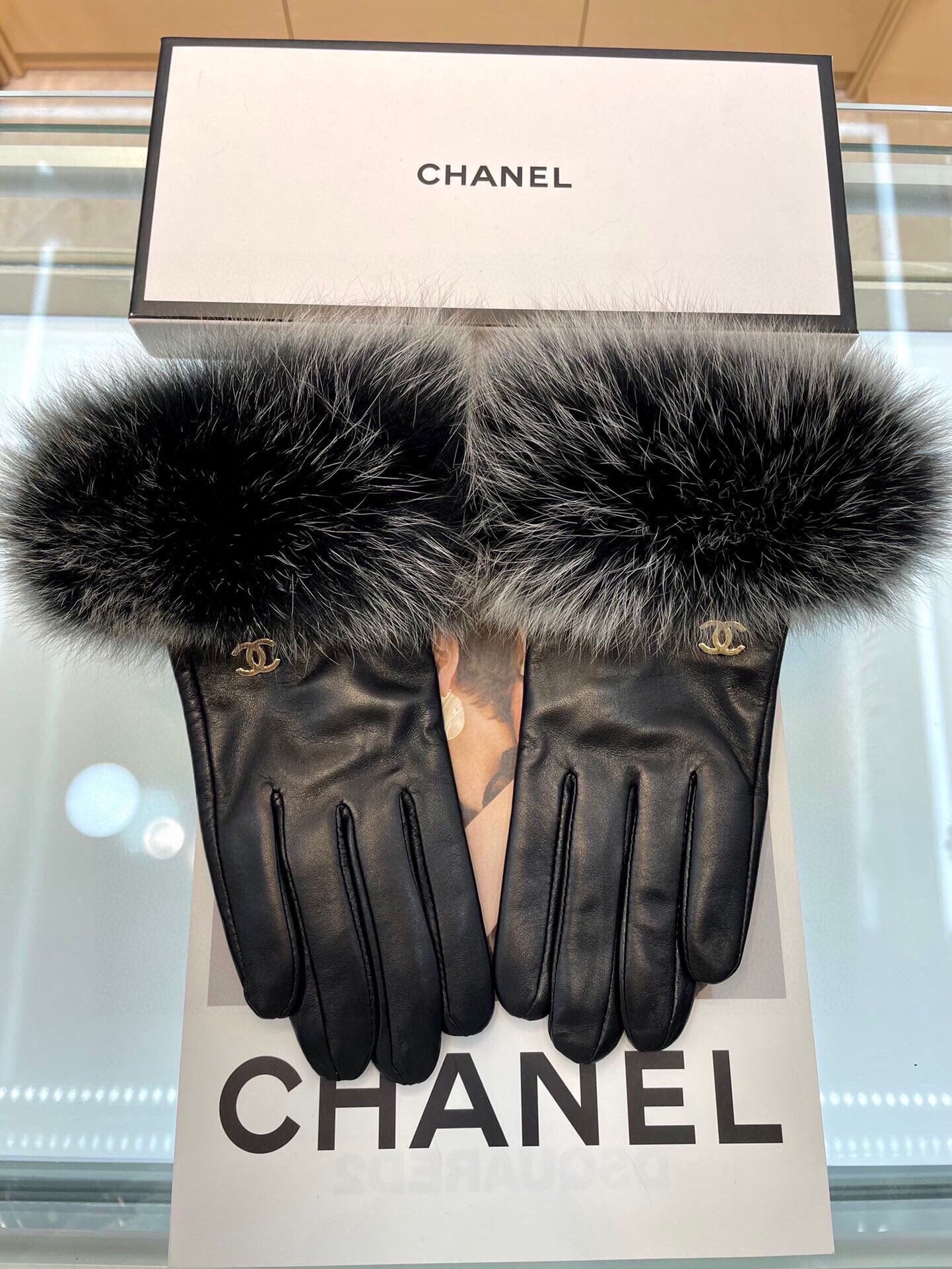 CHANEL HAND GLOVES