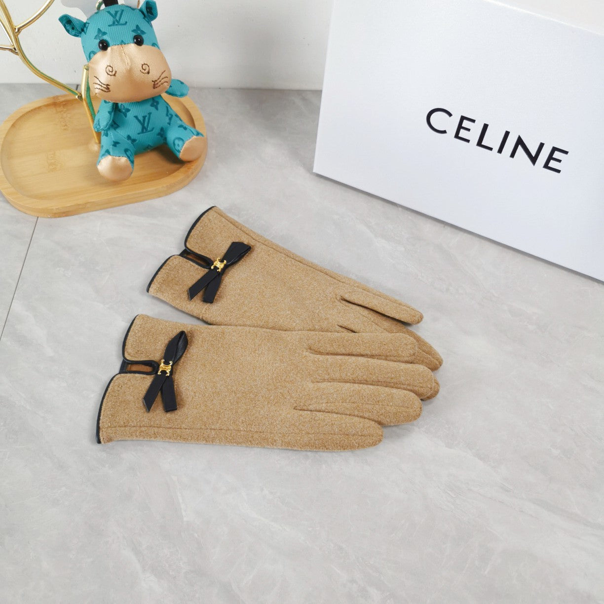 CHANEL HAND GLOVES