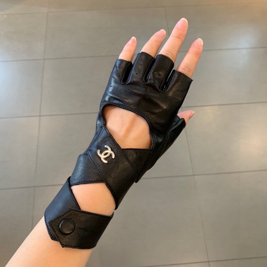 CHANEL HAND GLOVES