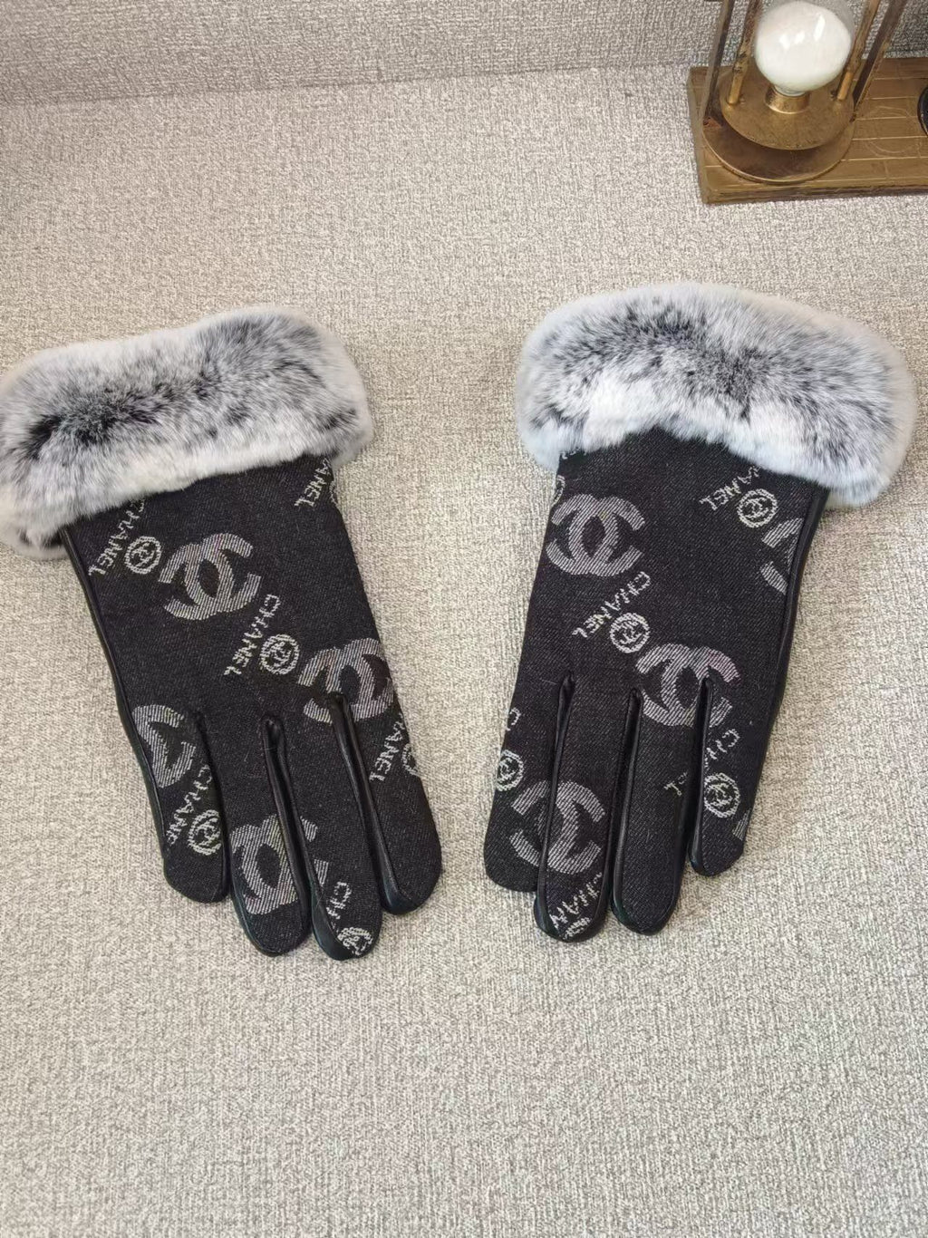 CHANEL HAND GLOVES