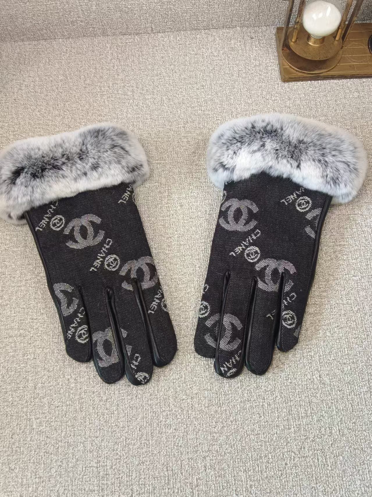 CHANEL HAND GLOVES