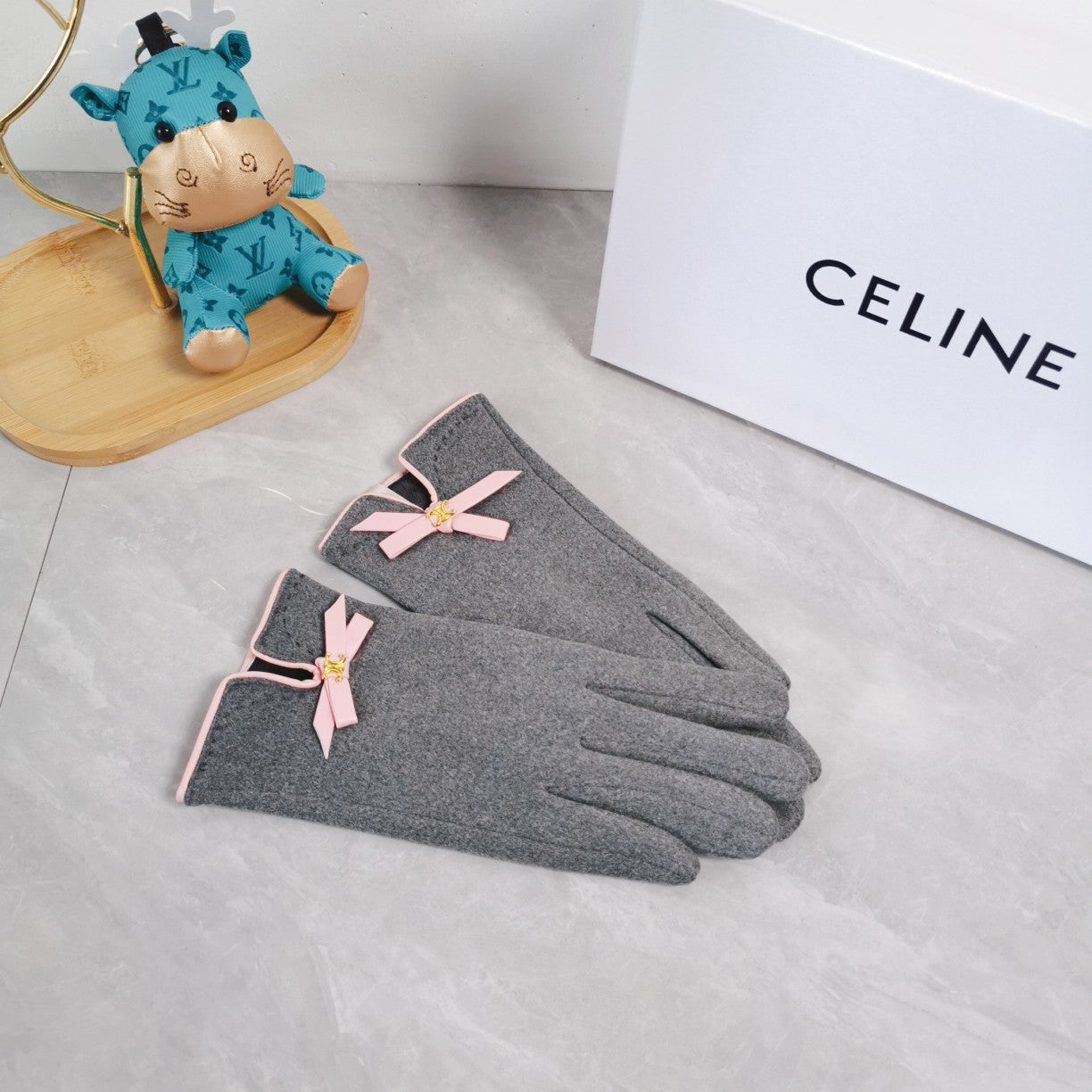CHANEL HAND GLOVES