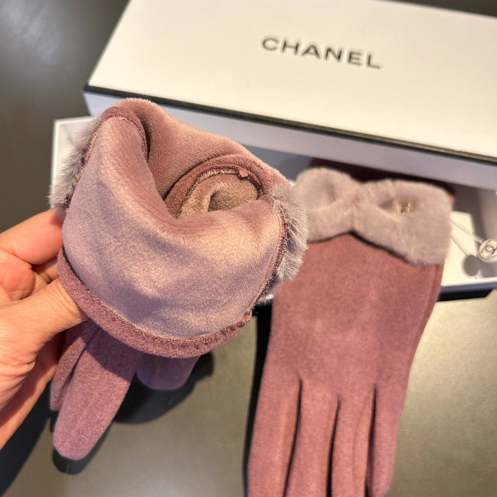 CHANEL HAND GLOVES