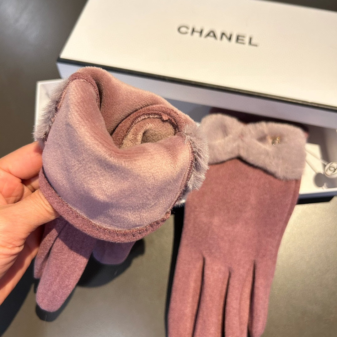 CHANEL HAND GLOVES