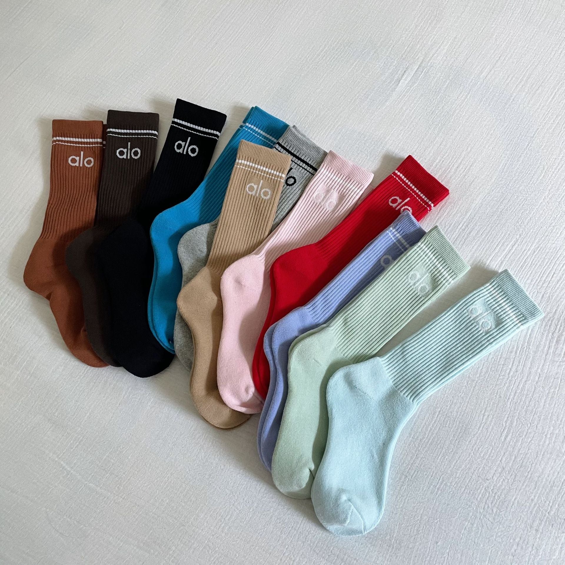 ALO LONG ANKLE SOCKS