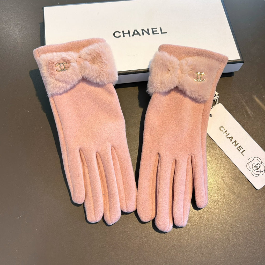 CHANEL HAND GLOVES