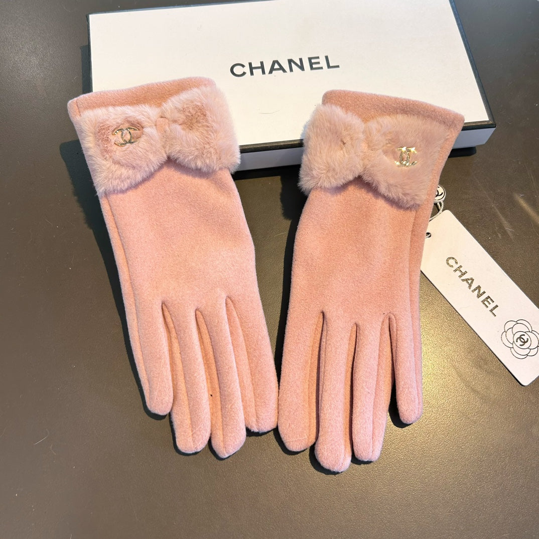 CHANEL HAND GLOVES