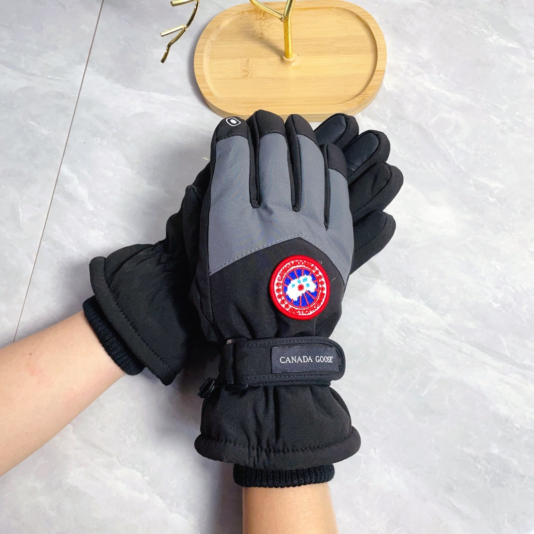 CANADA GOOSE WARM HAND GLOVES