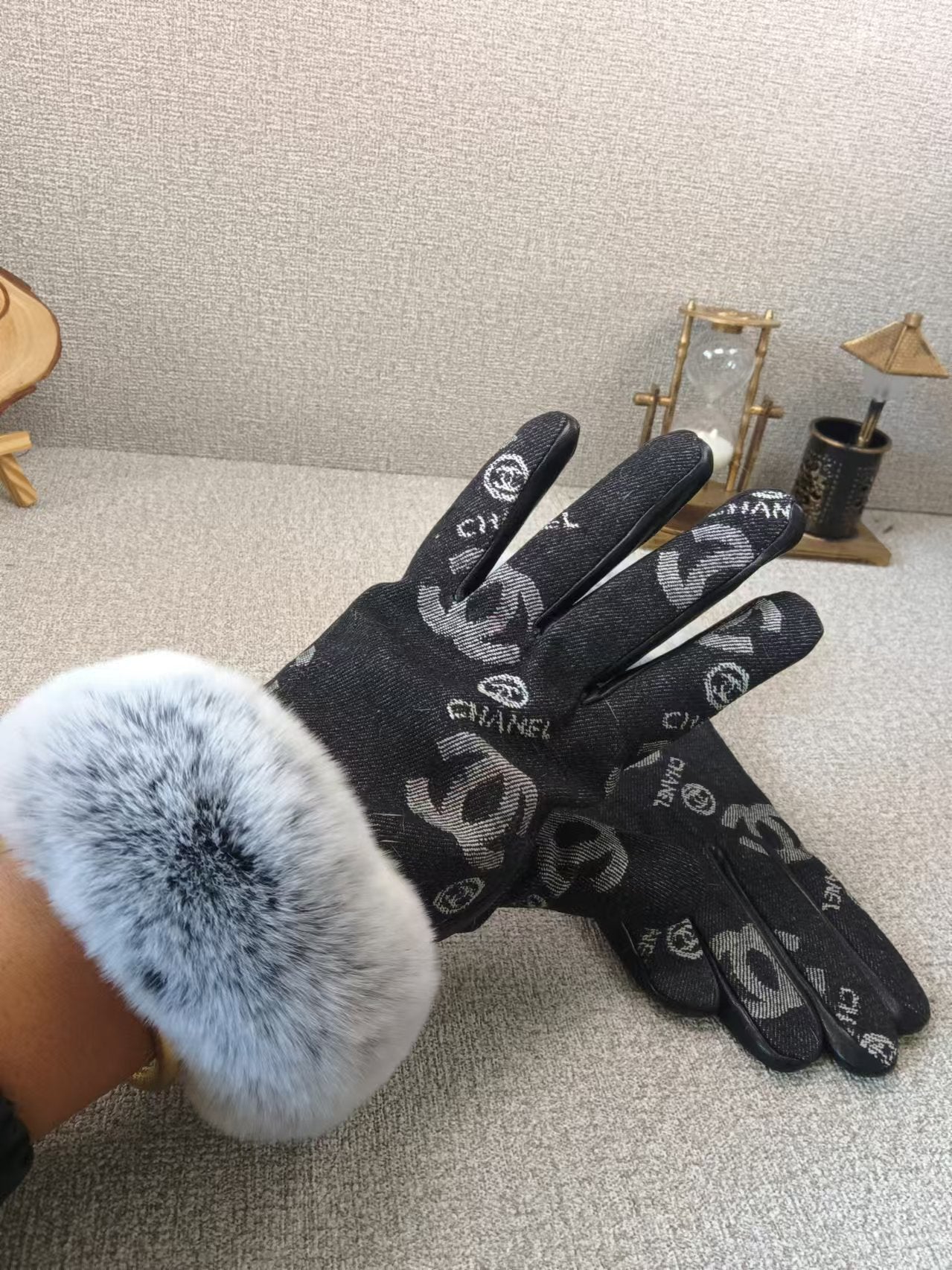 CHANEL HAND GLOVES