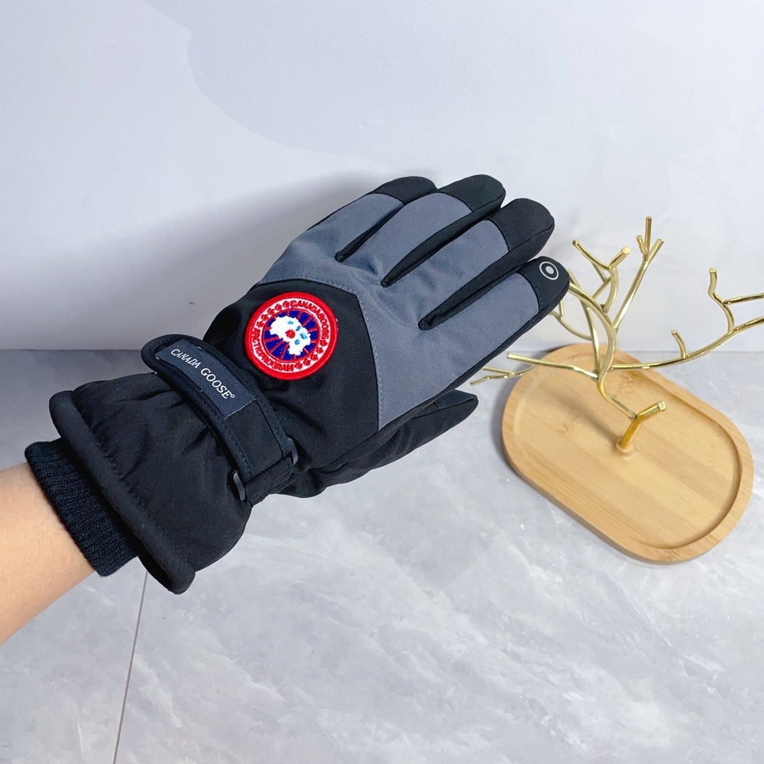 CANADA GOOSE WARM HAND GLOVES
