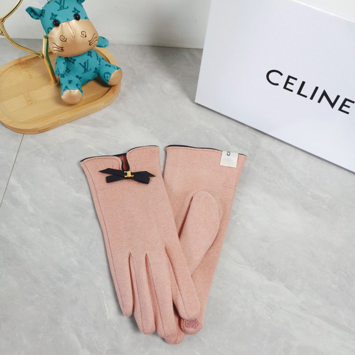 CHANEL HAND GLOVES