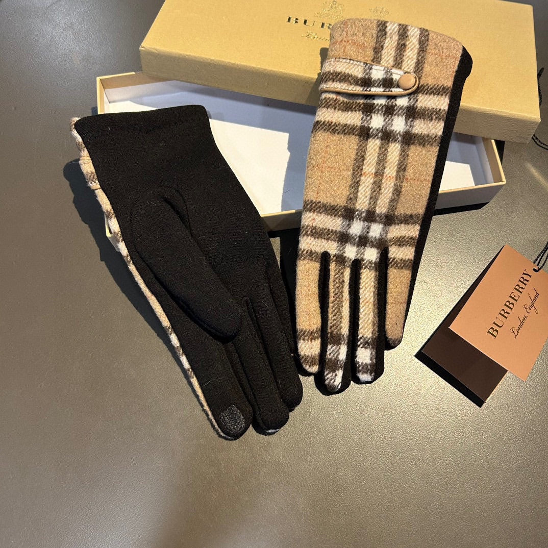 BURBERRY HAND GLOVES