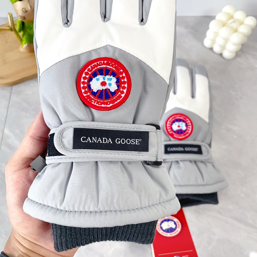 CANADA GOOSE WARM HAND GLOVES