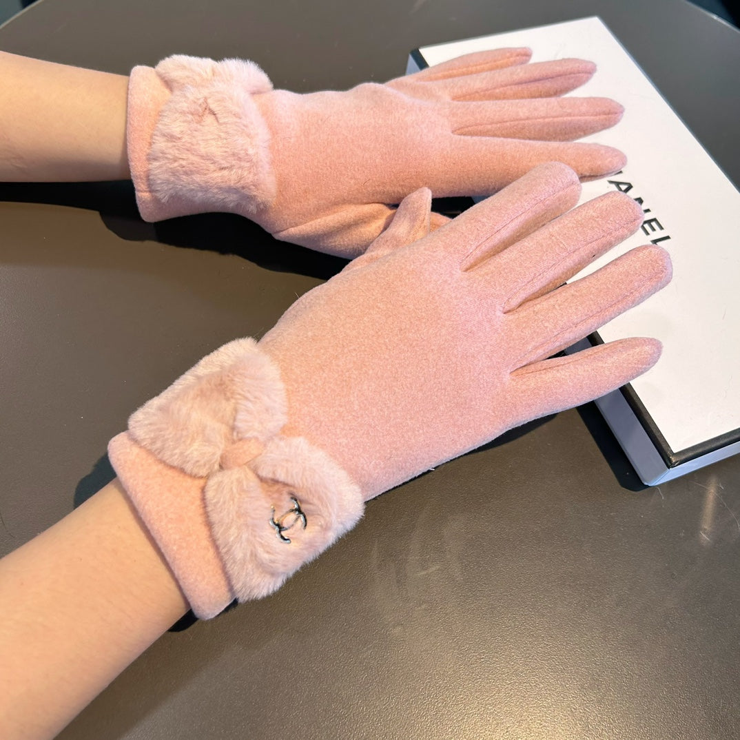 CHANEL HAND GLOVES