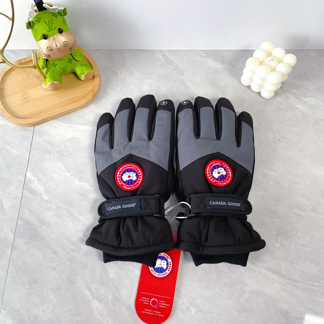 CANADA GOOSE WARM HAND GLOVES