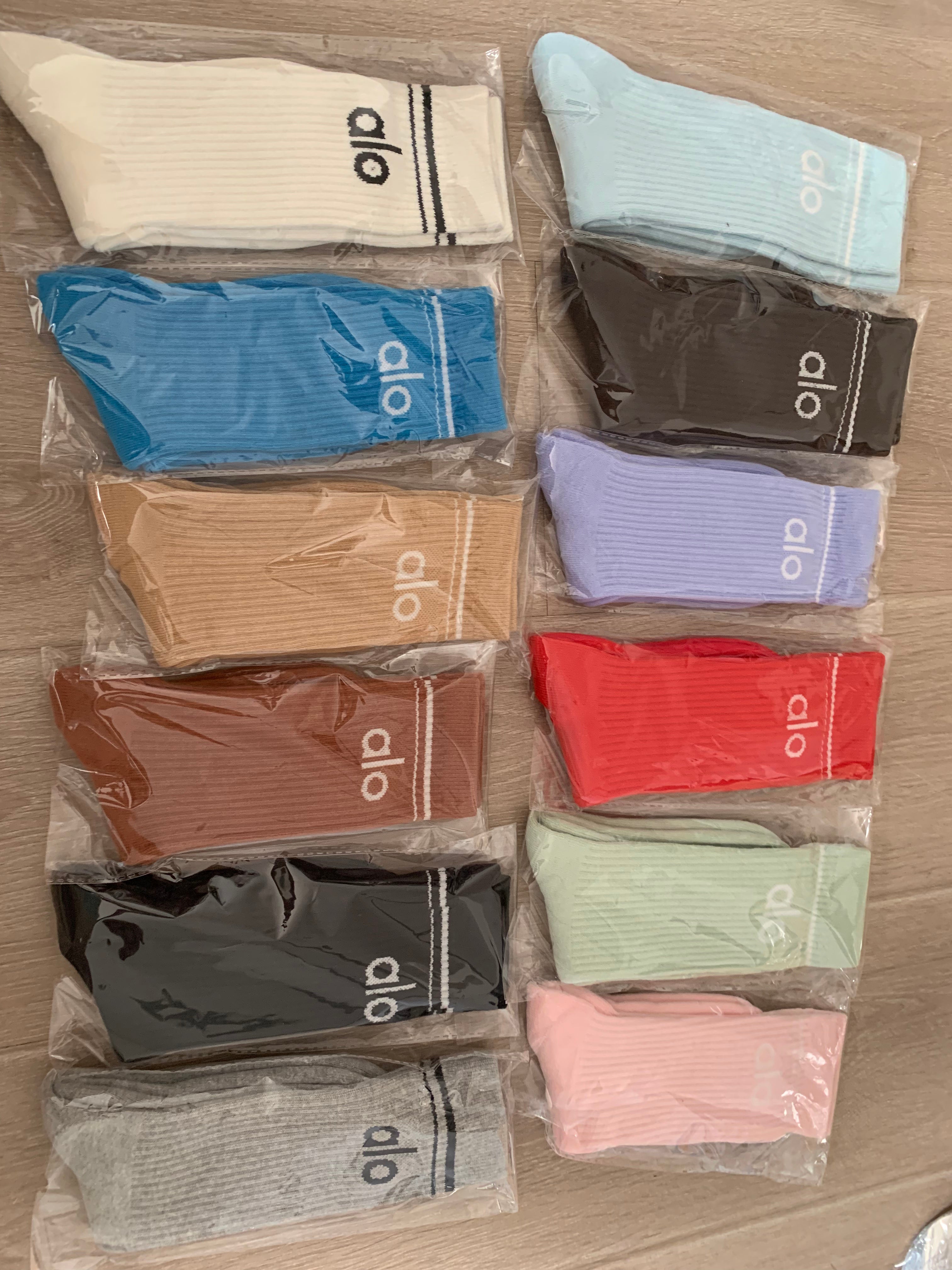 ALO LONG ANKLE SOCKS