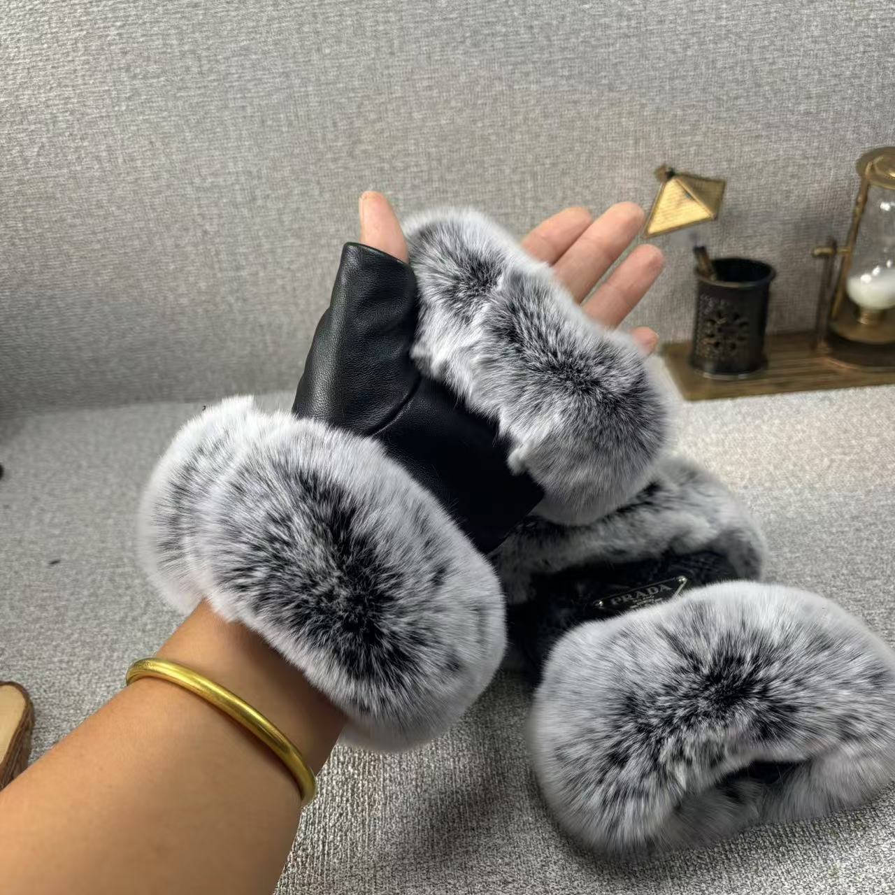 PRADA HAND GLOVES