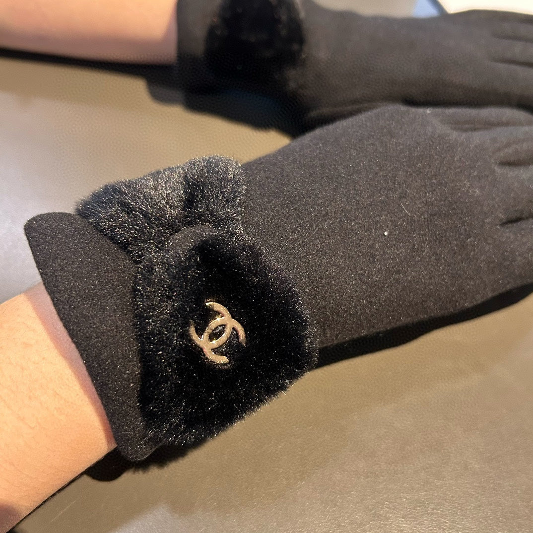CHANEL HAND GLOVES