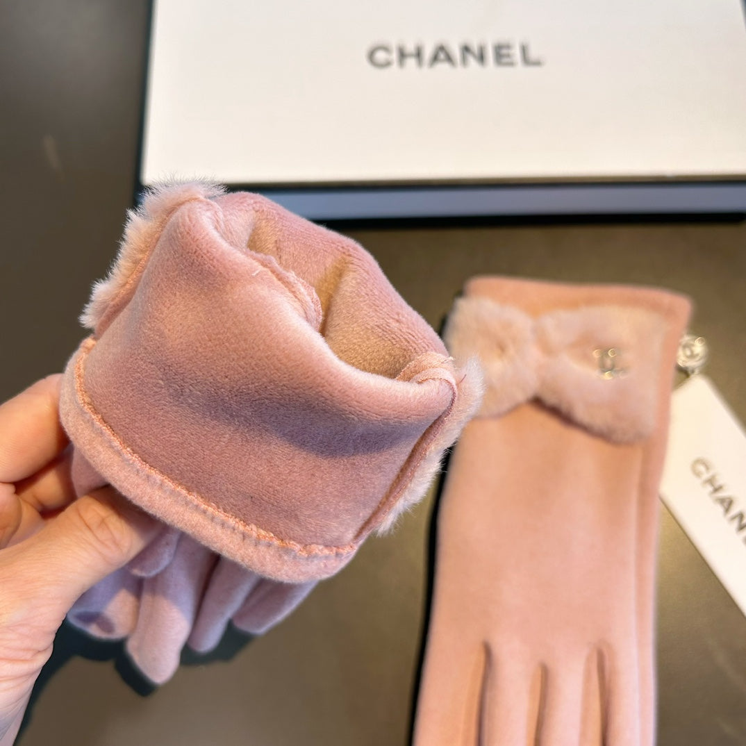 CHANEL HAND GLOVES