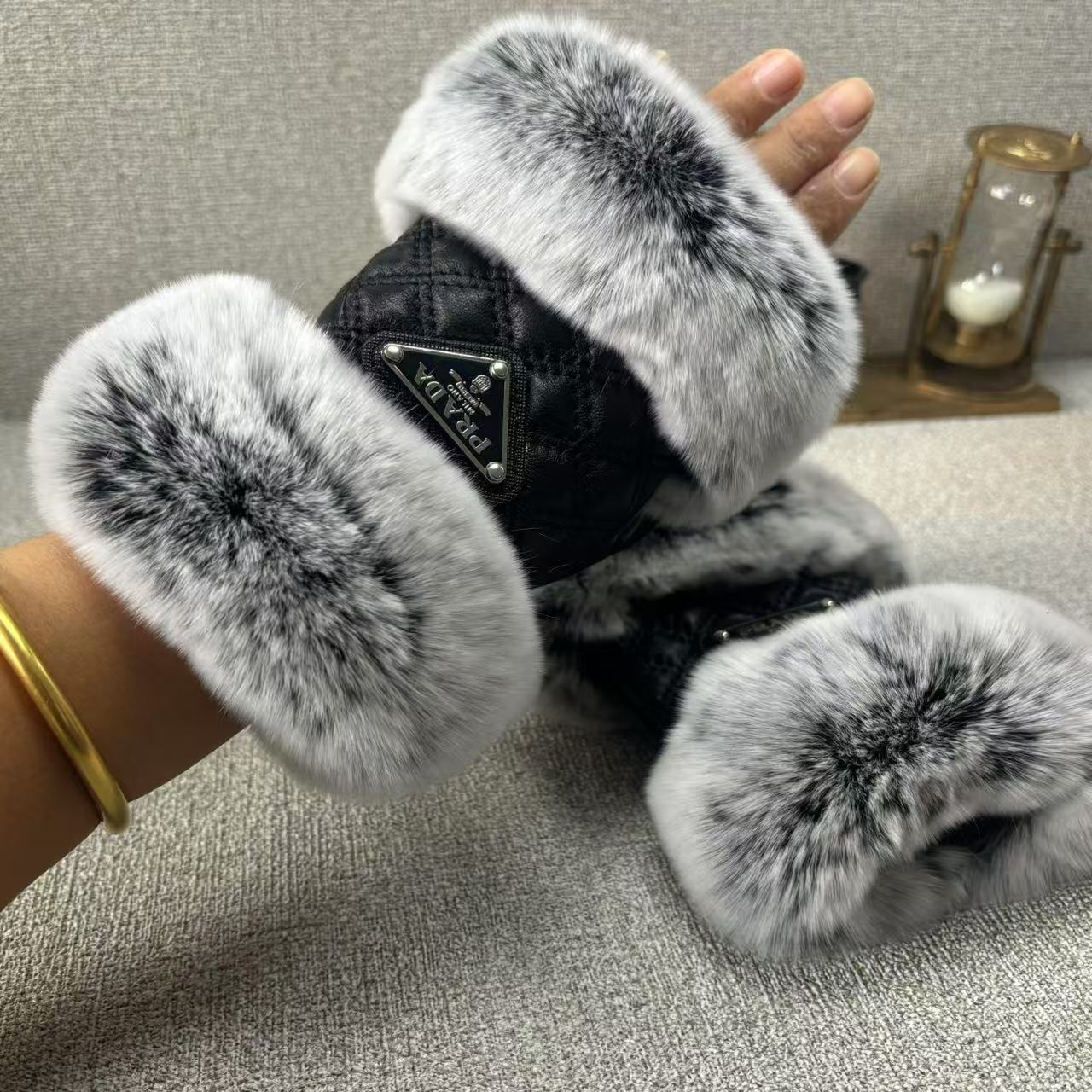 PRADA HAND GLOVES