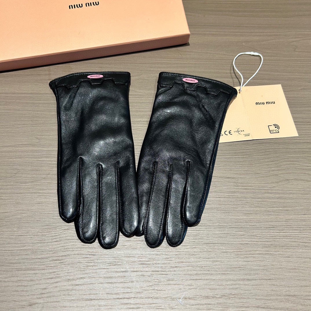 MIU MIU HAND GLOVES