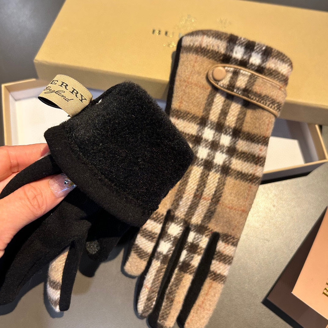 BURBERRY HAND GLOVES