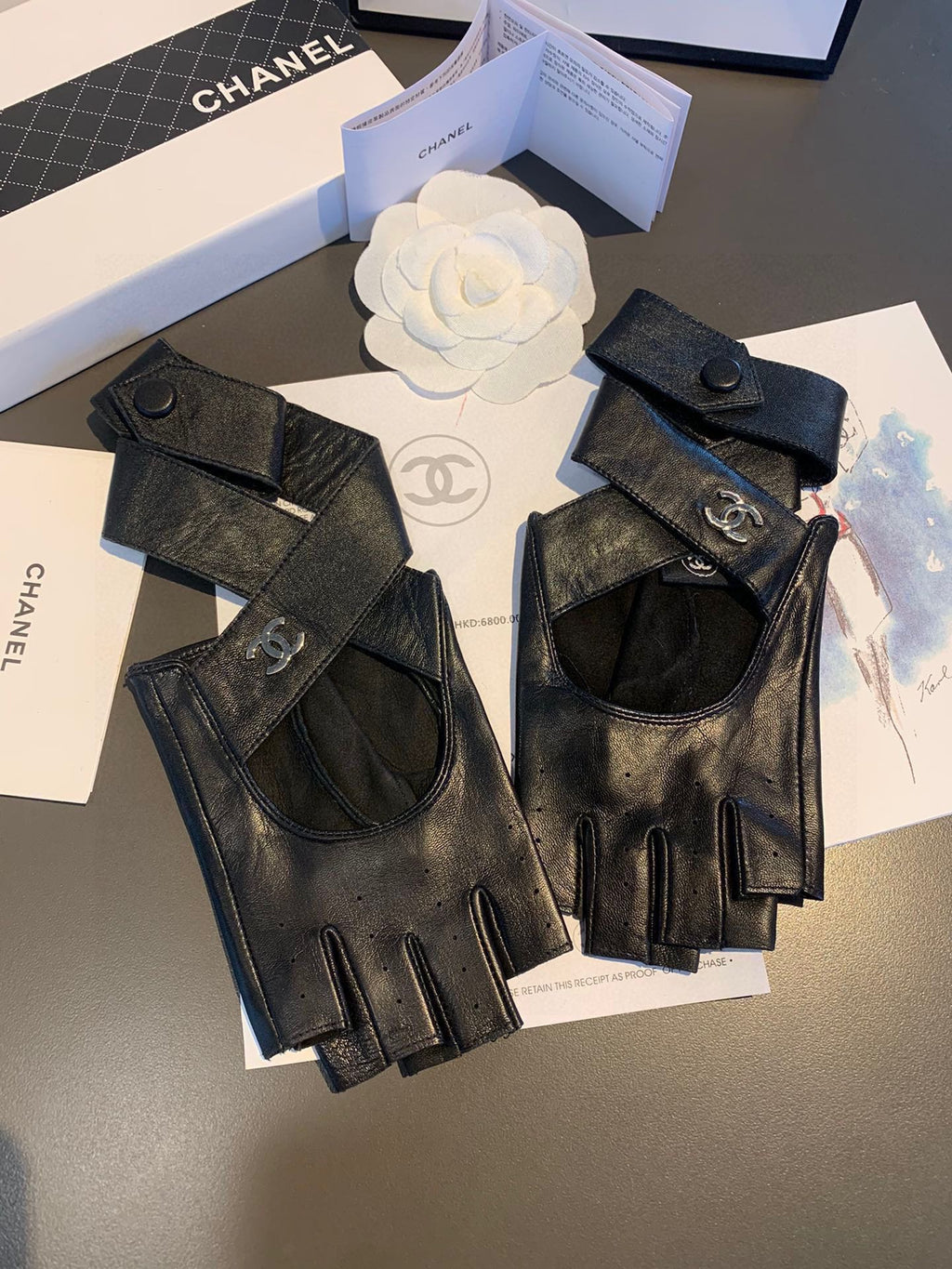 CHANEL HAND GLOVES