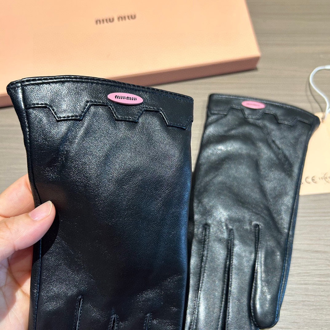 MIU MIU HAND GLOVES