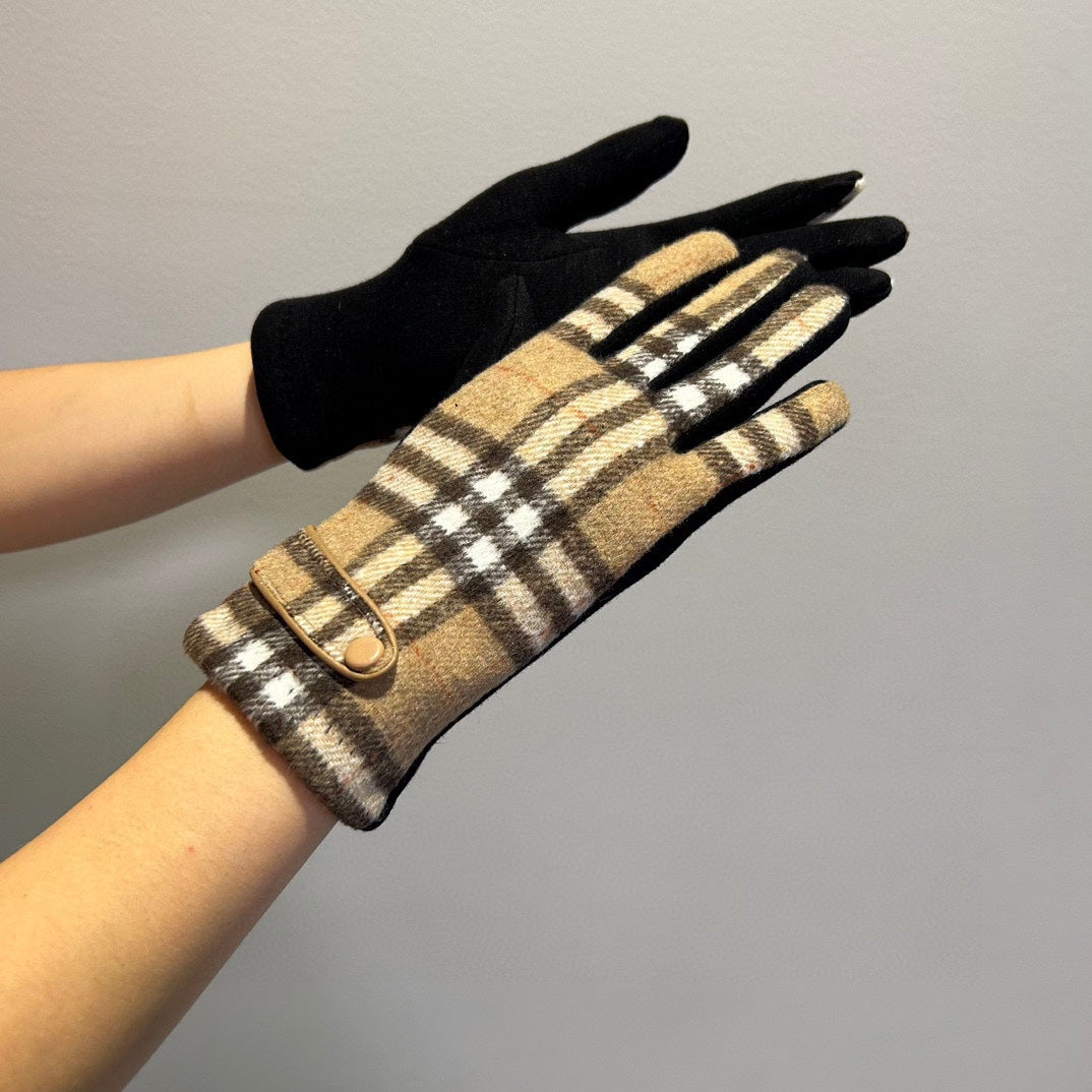 BURBERRY HAND GLOVES