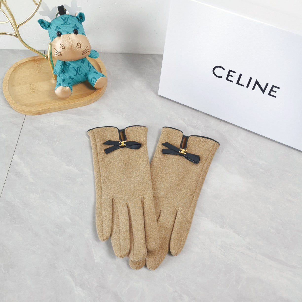 CHANEL HAND GLOVES