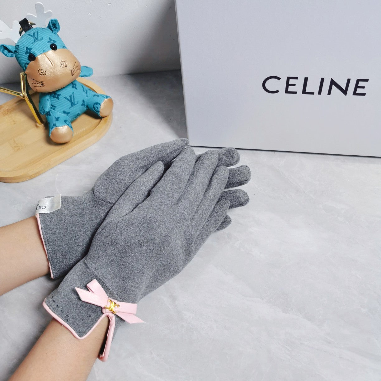 CHANEL HAND GLOVES