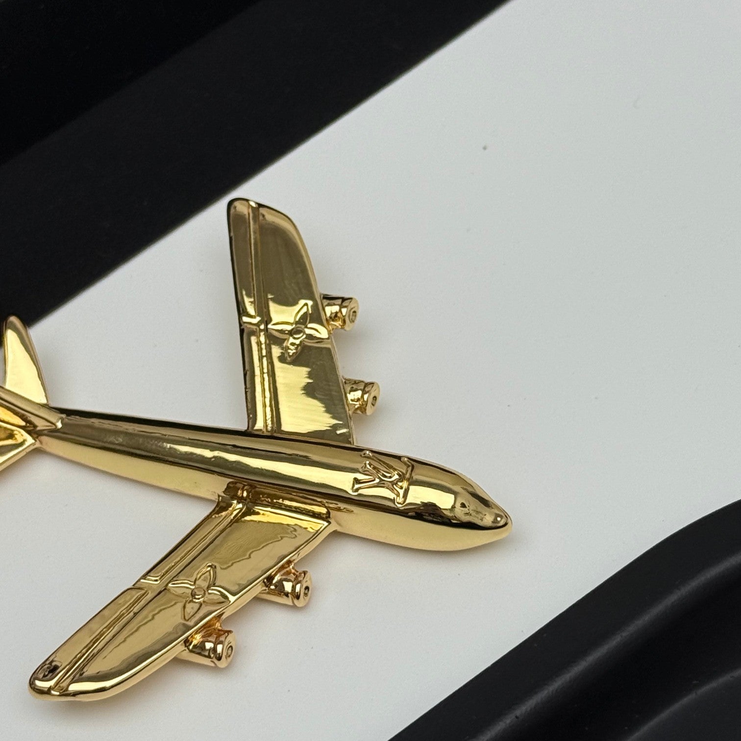 LV PLANE KEY HOLDER & BAG CHARM