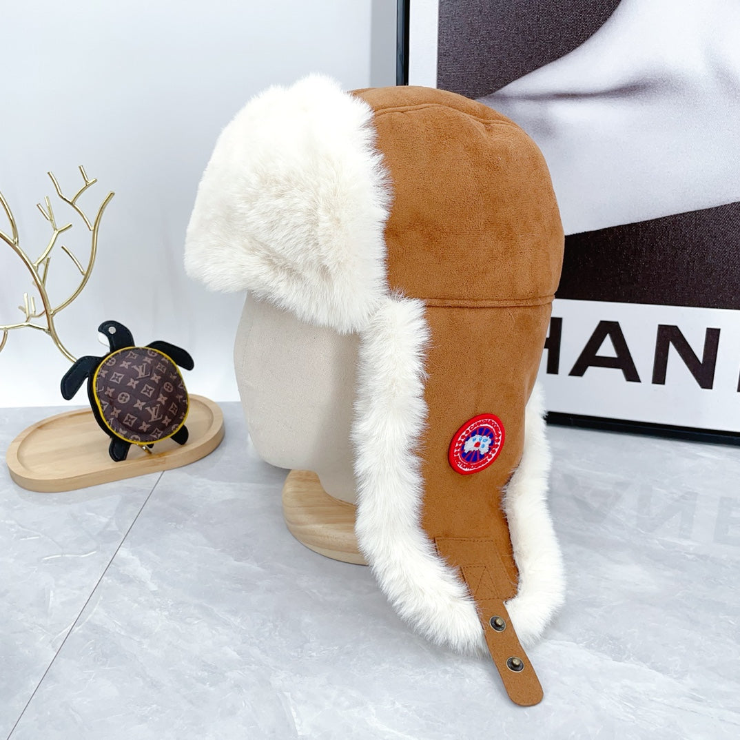 CANADA GOOSE PILOT HAT WITH SHEERLING AND GLOVES SET
